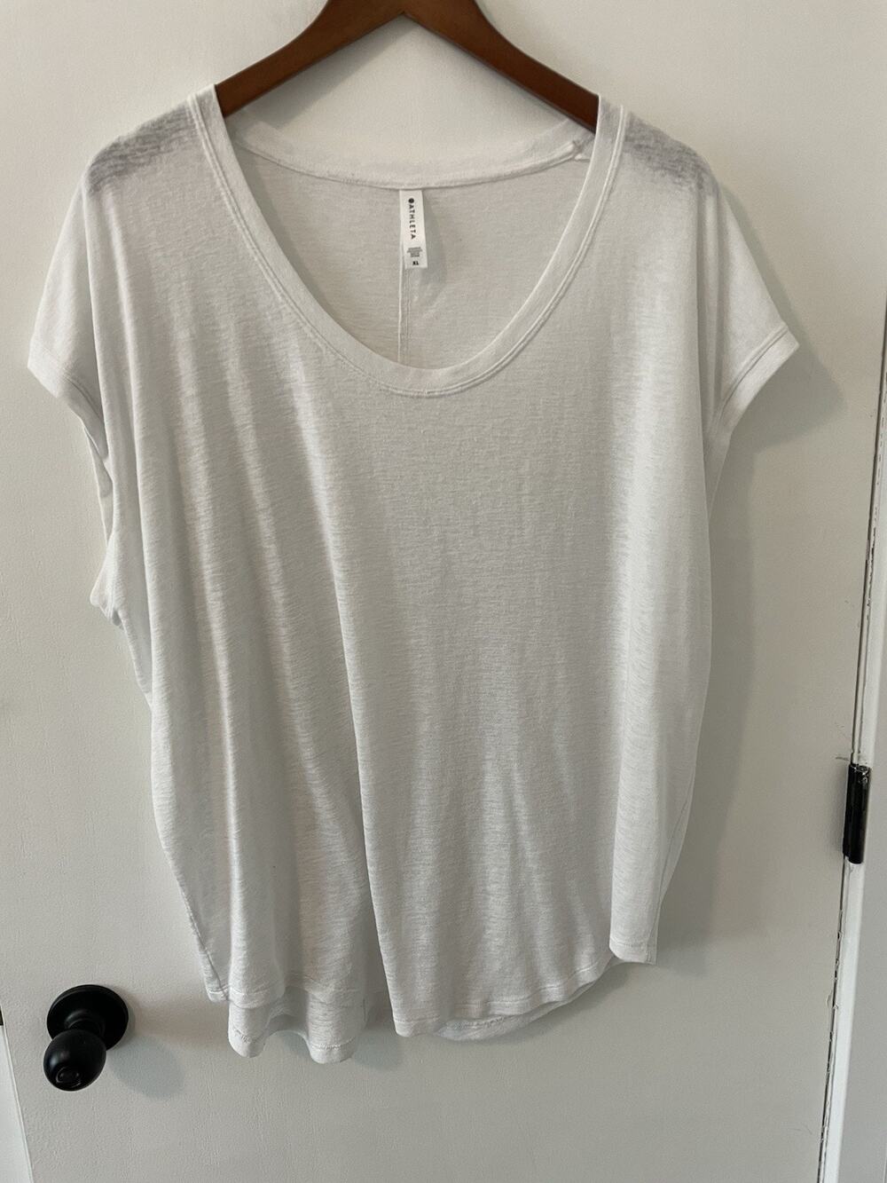 Athleta Women's XL White Sleeveless Pullover Top Round Neck Solid Casual Size 15